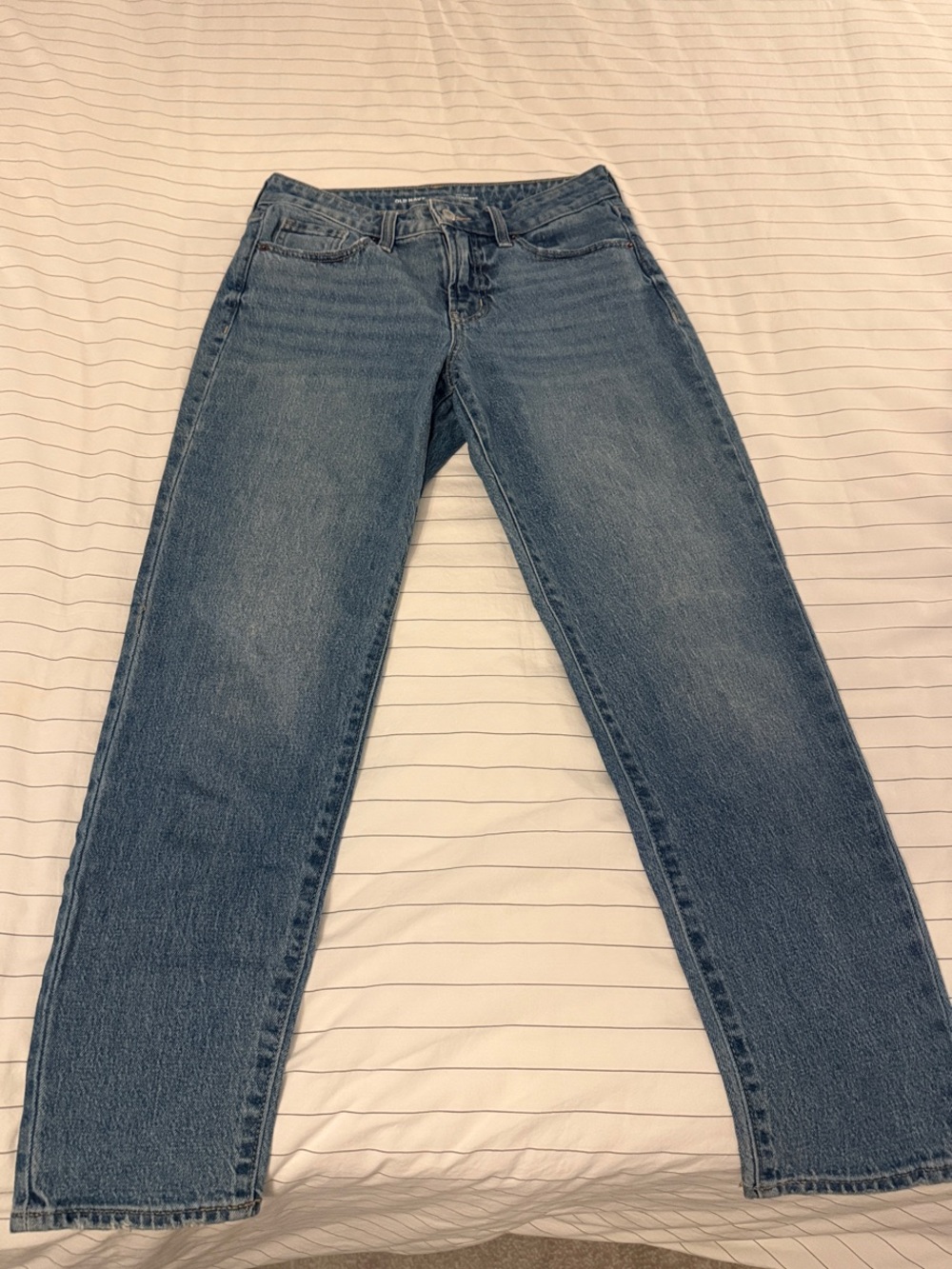 Old Navy Straight-Leg Women’s Jeans in Medium Blue Wash